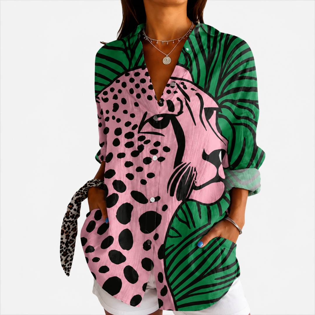 Blusa artística con estampado de leopardo tropical