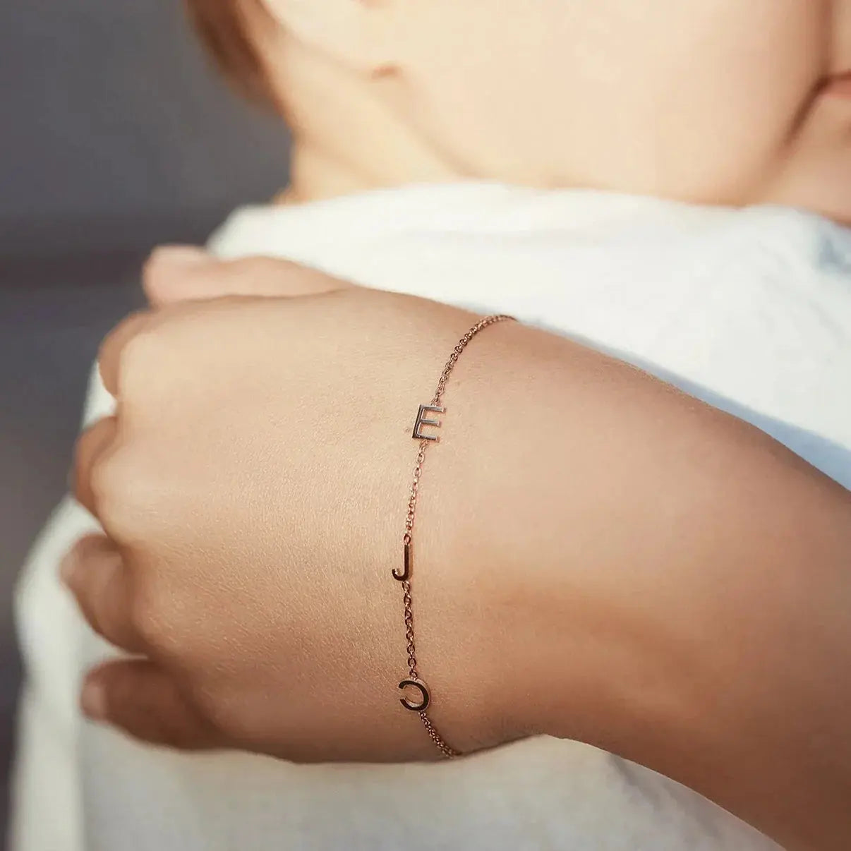 Pulsera personalizada con las iniciales a los lados