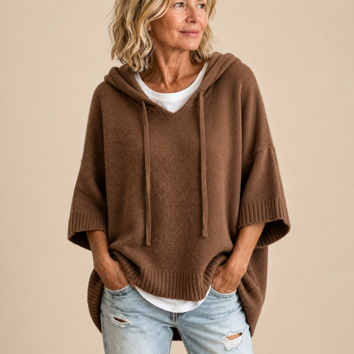 Poncho en maille à capuche marron