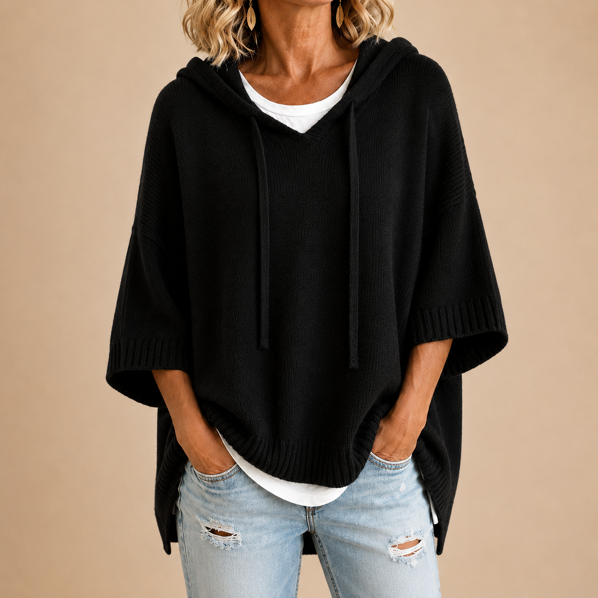 Poncho en maille à capuche noir
