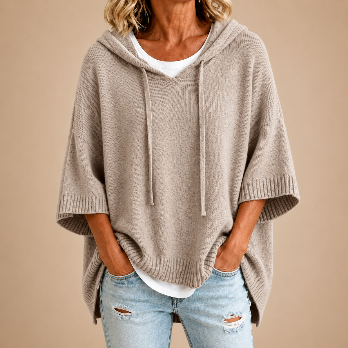 Poncho en maille à capuche taupe