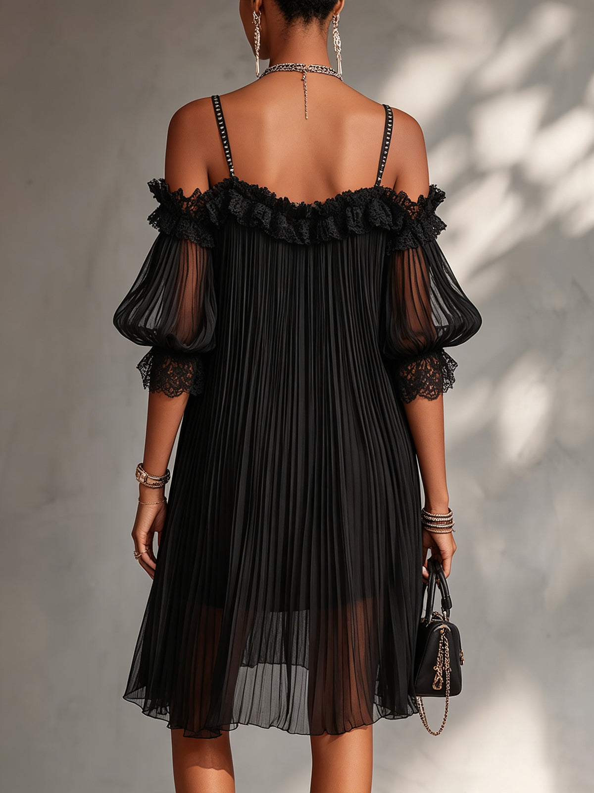 CAMILA | VESTIDO MINI DE GASA NEGRA CON HOMBROS AL DESCUBIERTO
