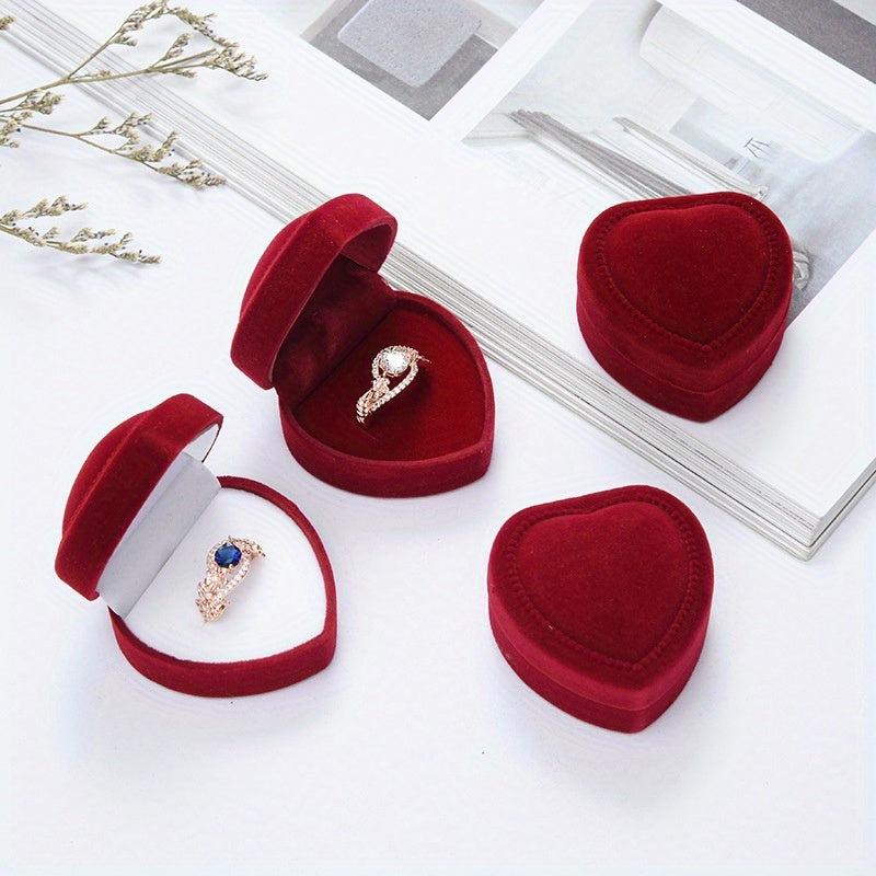 Lujosa caja para anillos en forma de corazón