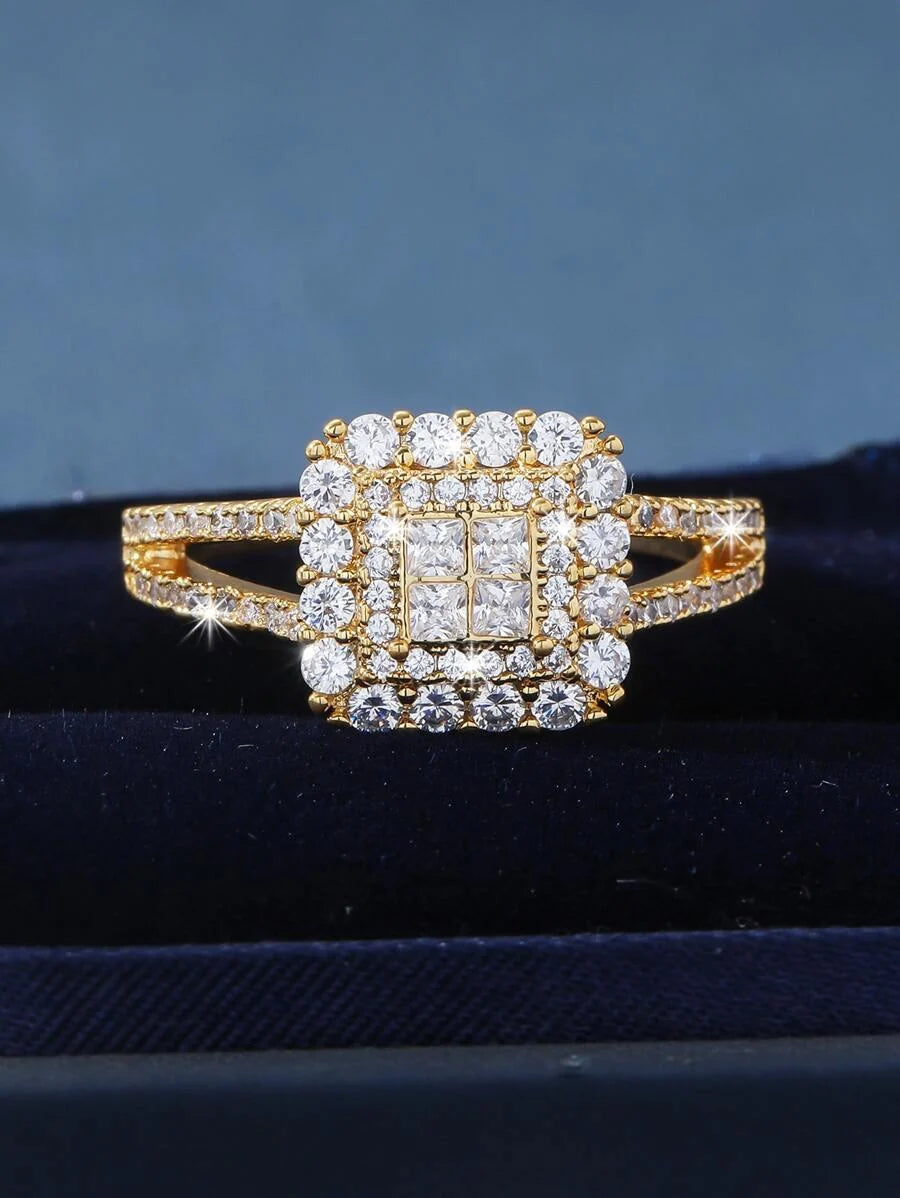 Isabella – Anillo audaz con halo cuadrado y pavé radiante