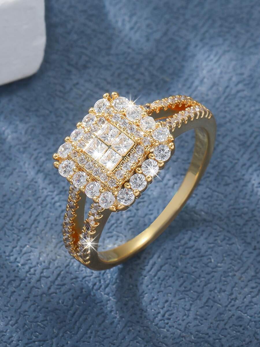 Isabella – Anillo audaz con halo cuadrado y pavé radiante