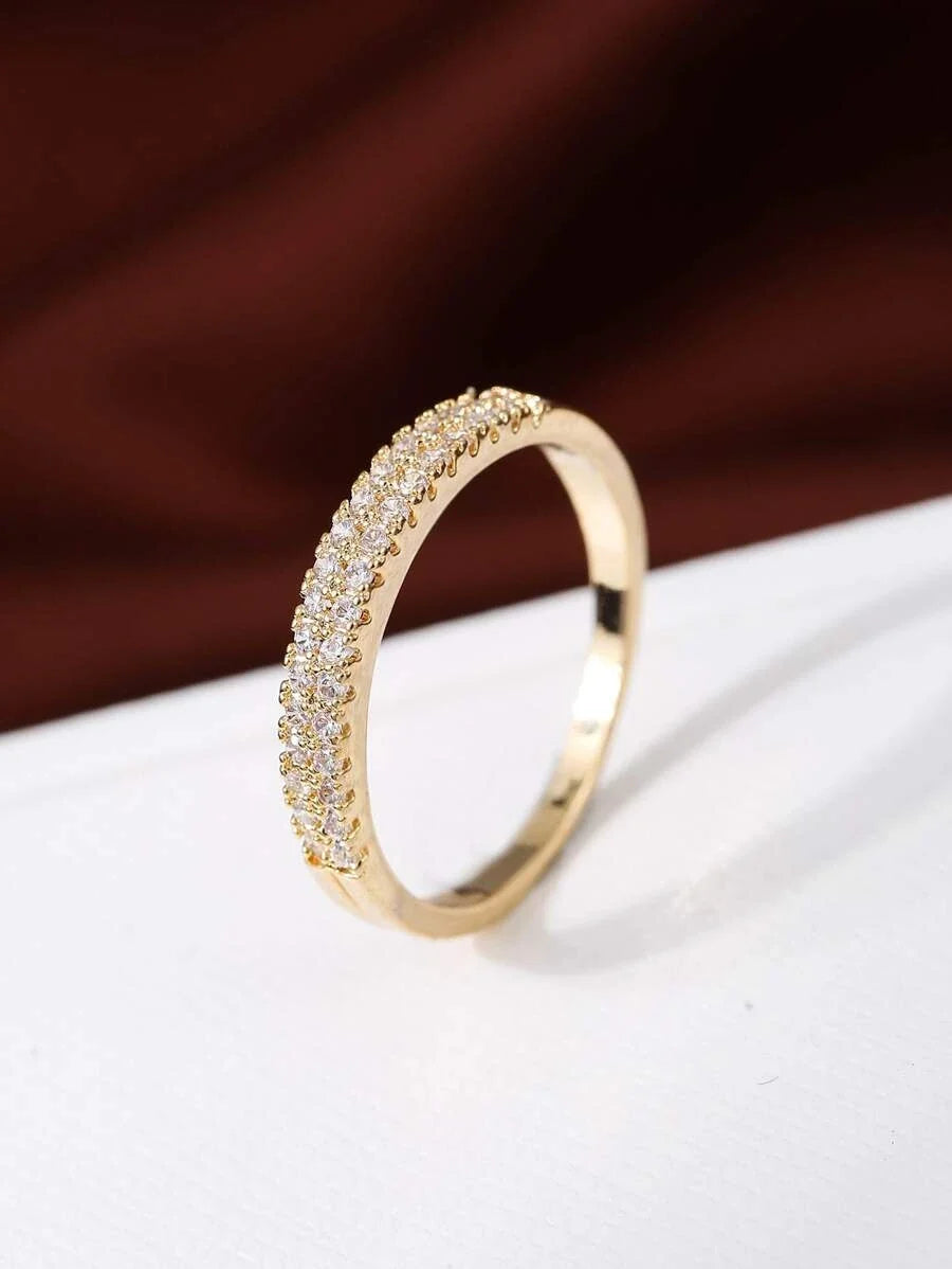 Victoria – Anillo atemporal con brillo tipo diamante