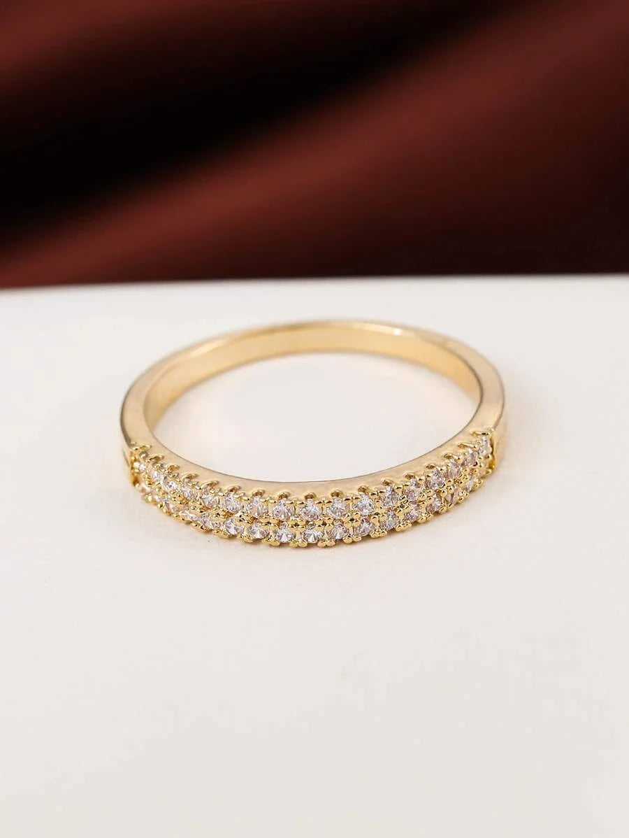Victoria – Anillo atemporal con brillo tipo diamante