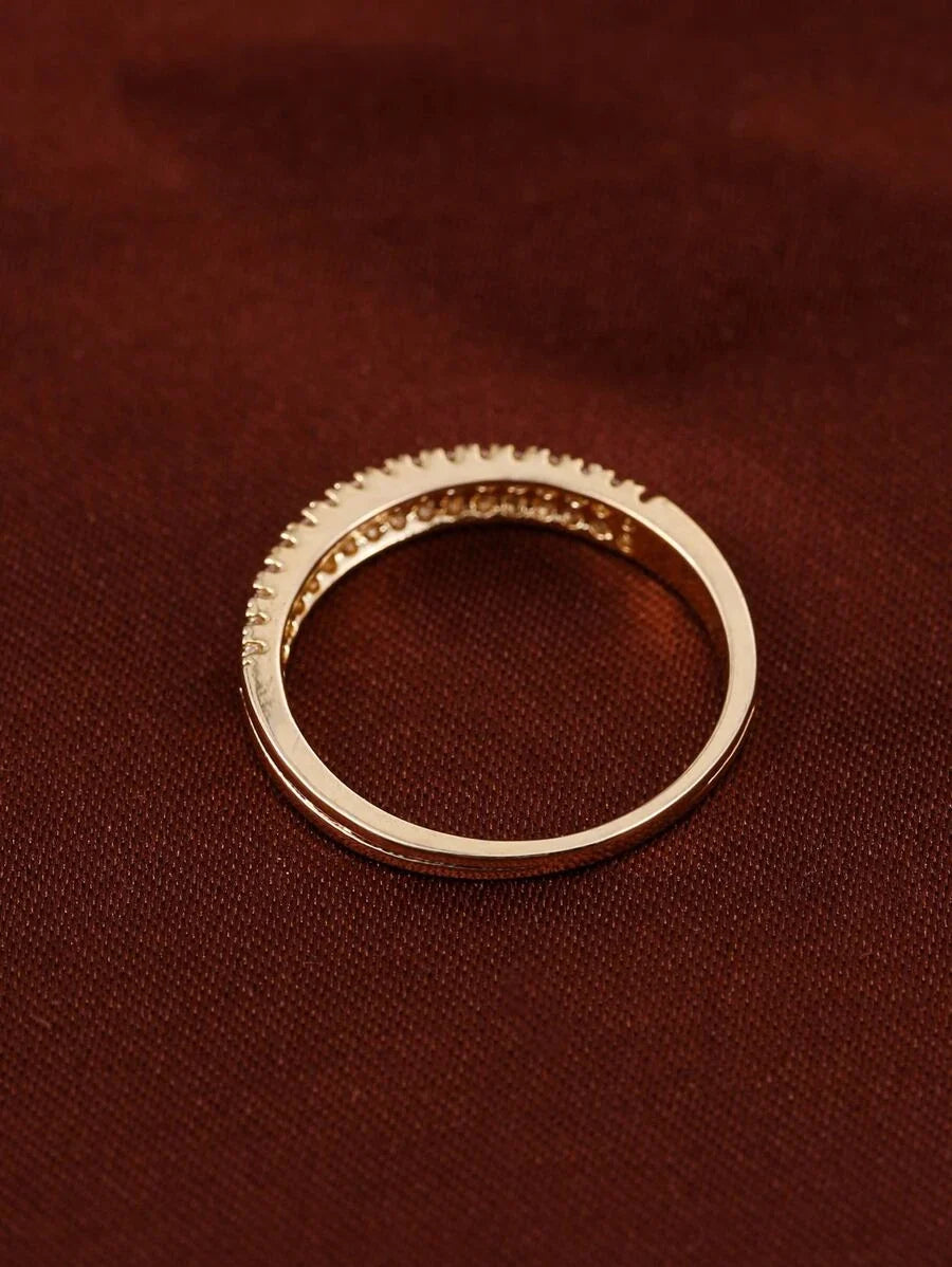 Victoria – Anillo atemporal con brillo tipo diamante
