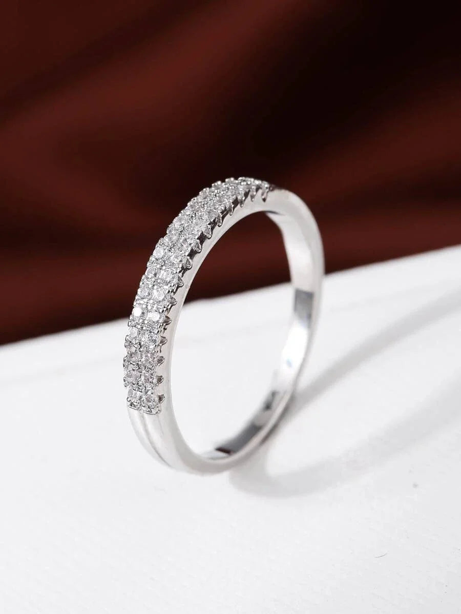 Victoria – Anillo atemporal con brillo tipo diamante