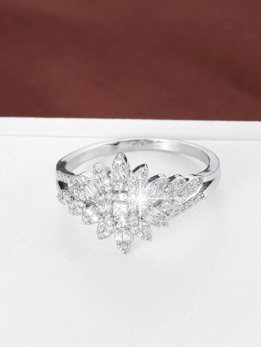 Ophelia – Anillo de estilo corona elegante con brillo refinado