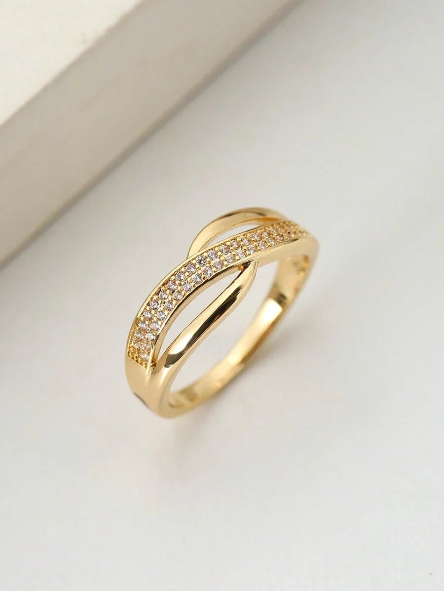 Catherine – Anillo clásico de zirconia y oro