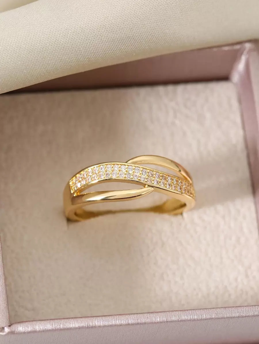 Catherine – Anillo clásico de zirconia y oro