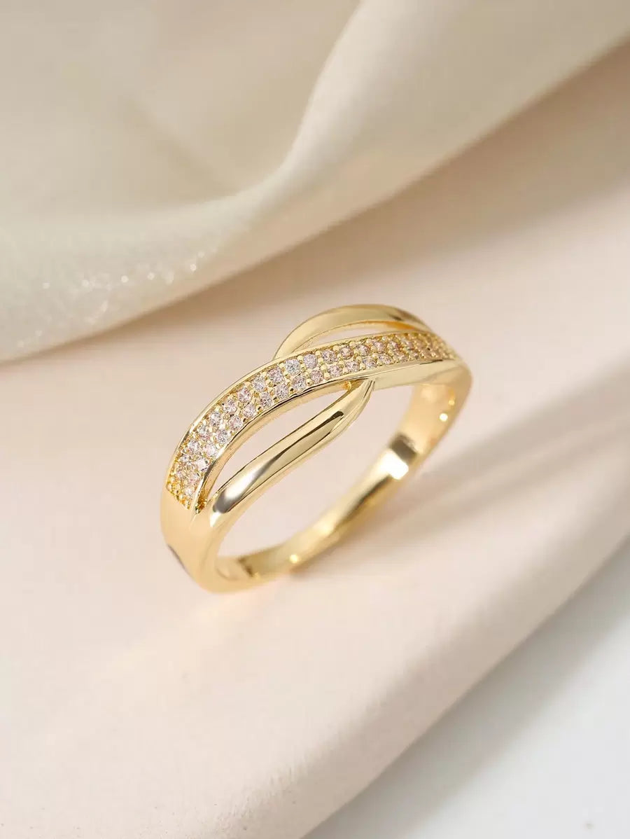 Catherine – Anillo clásico de zirconia y oro
