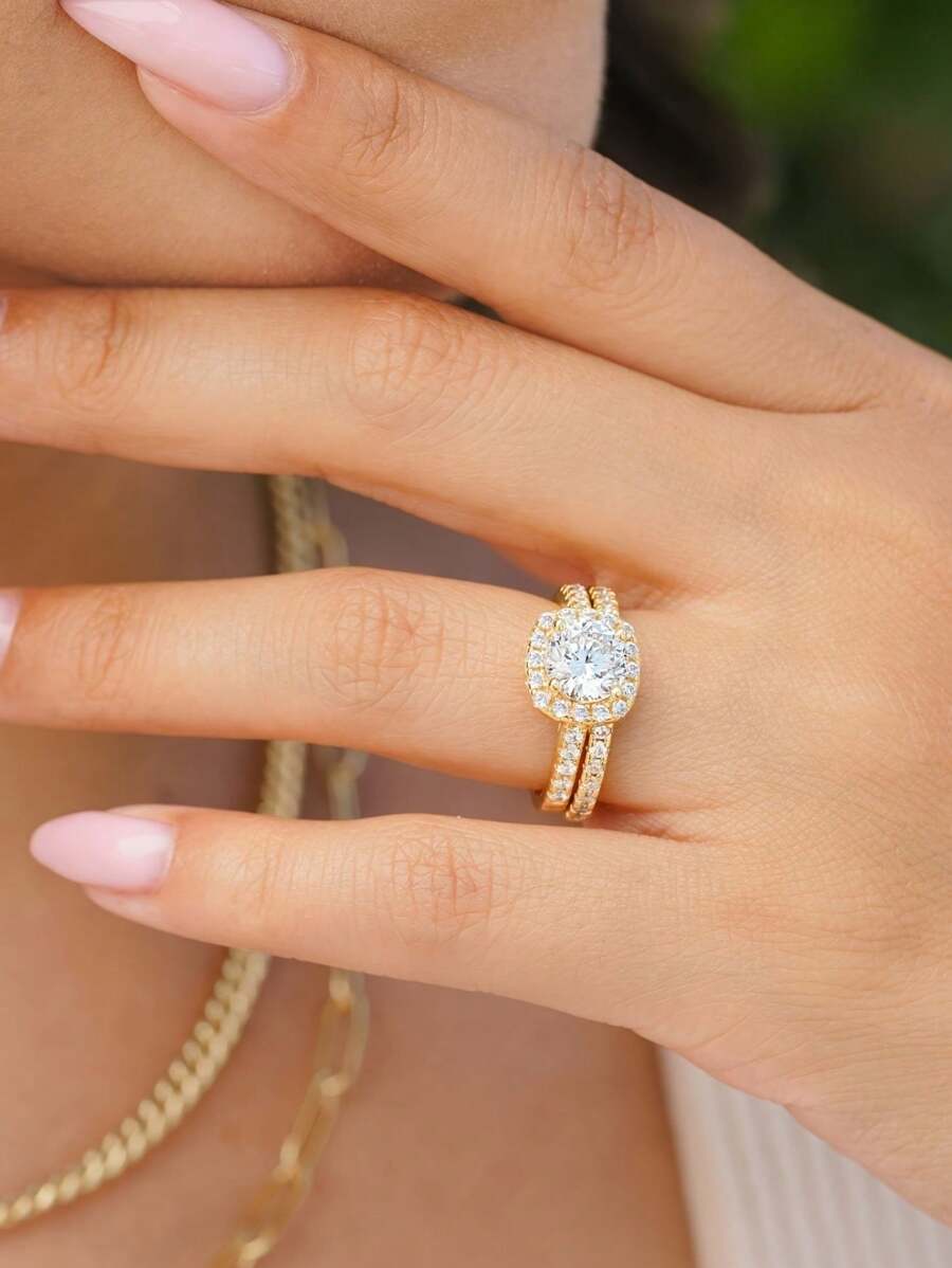 Rosemary – Anillo clásico de oro con un brillo atemporal de zirconia cúbica