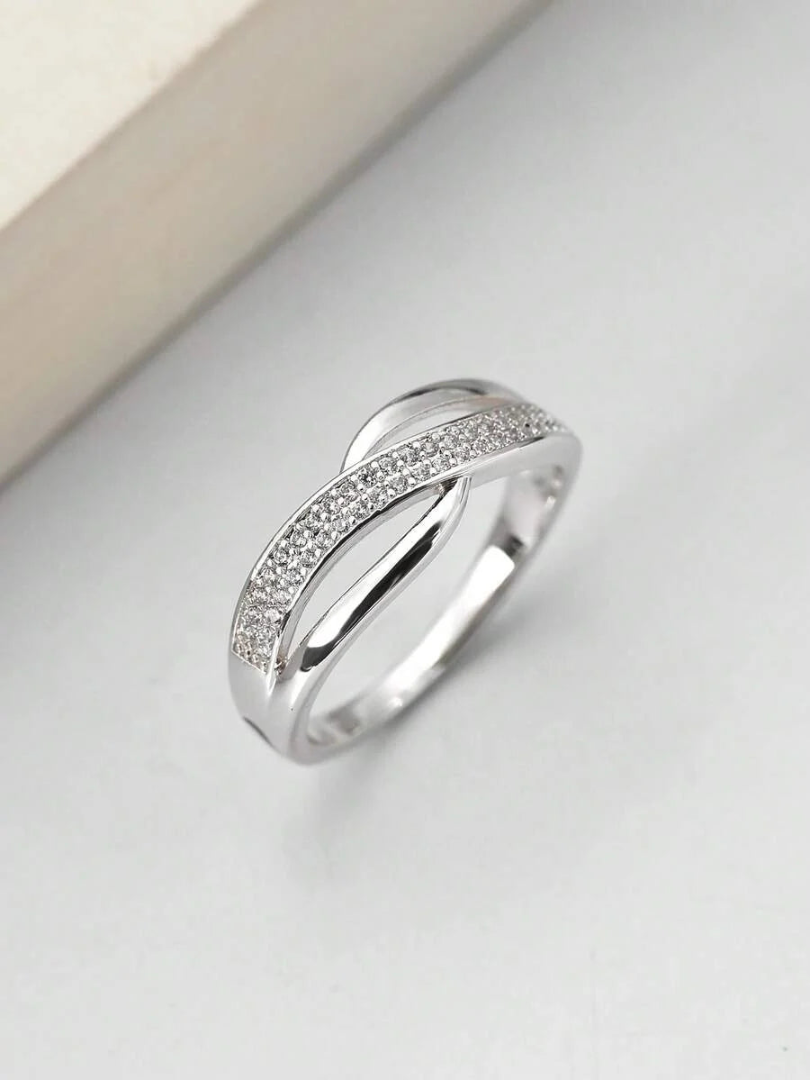 Catherine – Anillo clásico de zirconia y oro