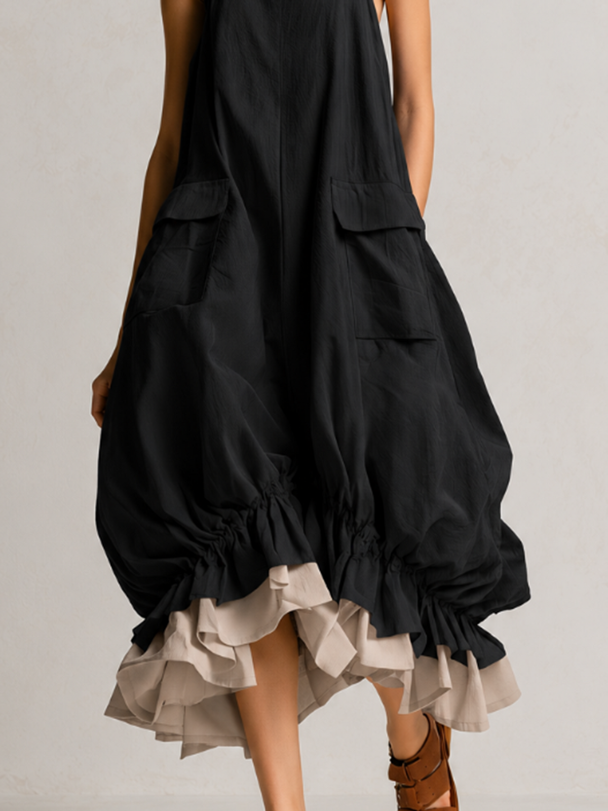 DANIELLE | Robe midi bouffante sans manches avec grandes poches, couches superposées et ourlet à volants