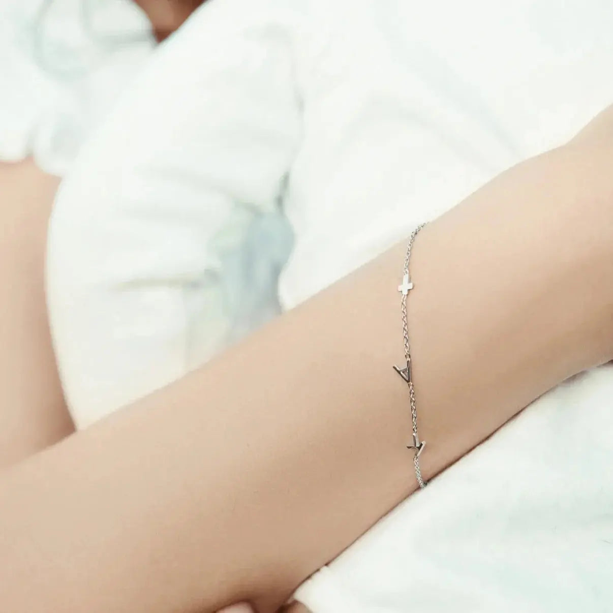 Pulsera personalizada con las iniciales a los lados