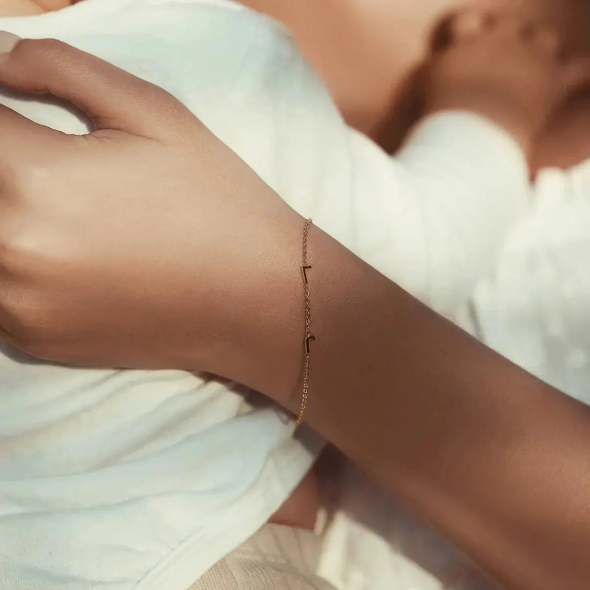 Pulsera personalizada con las iniciales a los lados