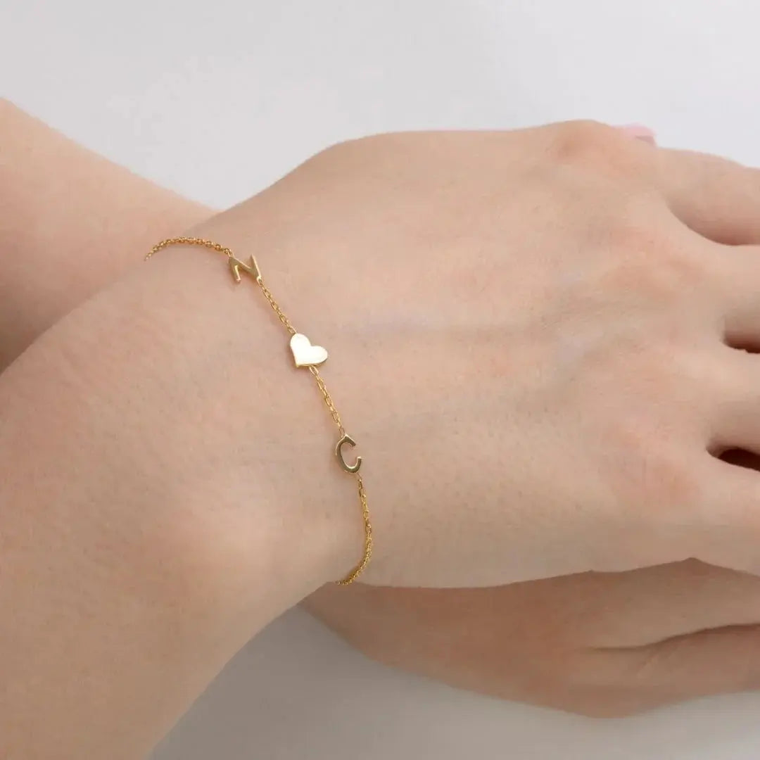 Pulsera personalizada con las iniciales a los lados