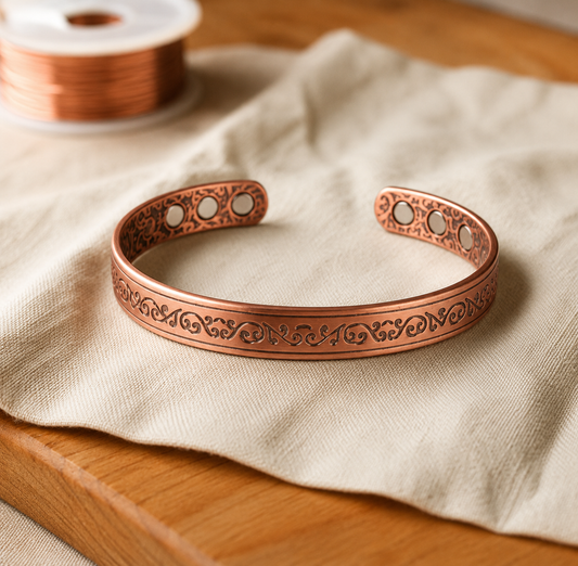 Pulsera de cobre ornamentada