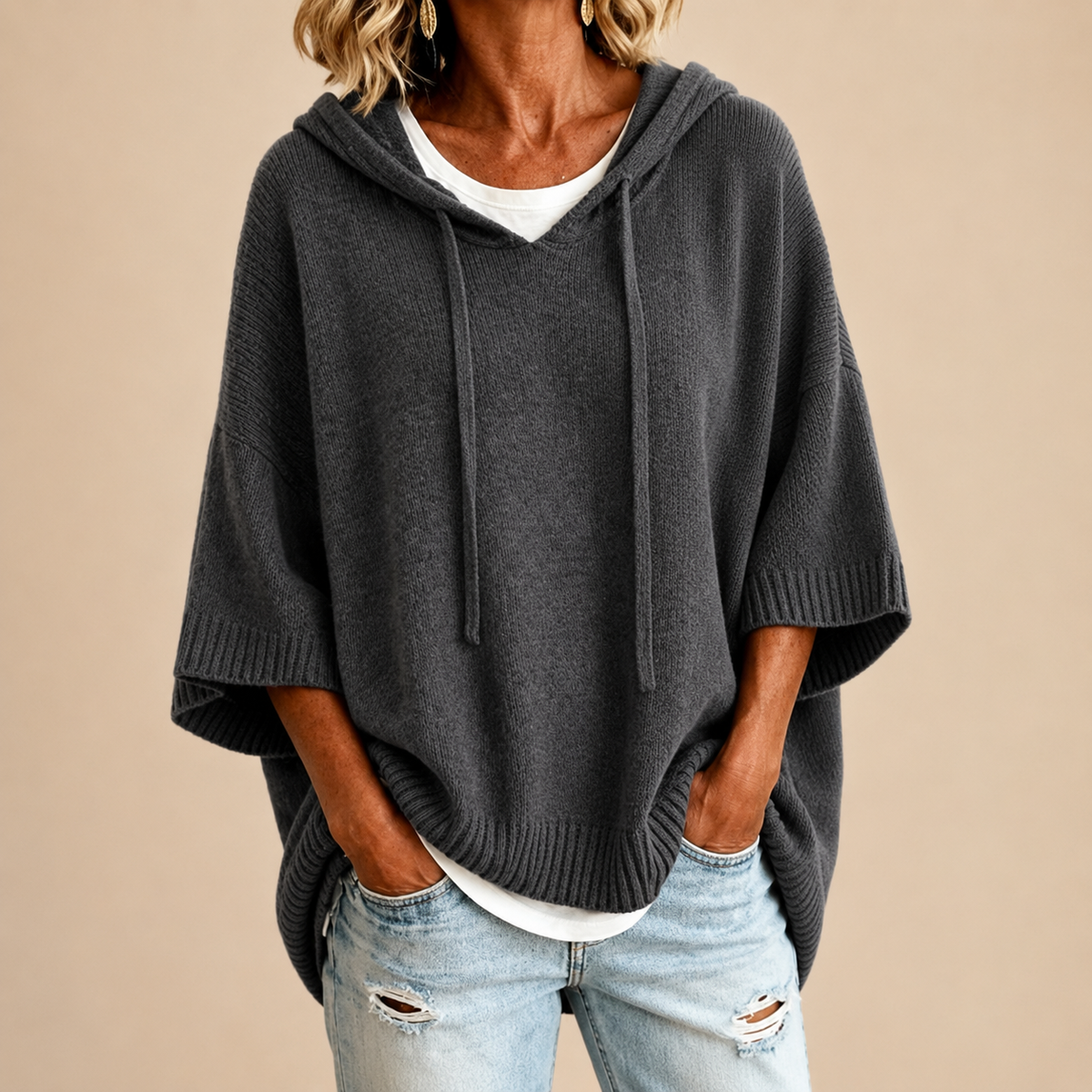 Poncho en tricot à capuche gris
