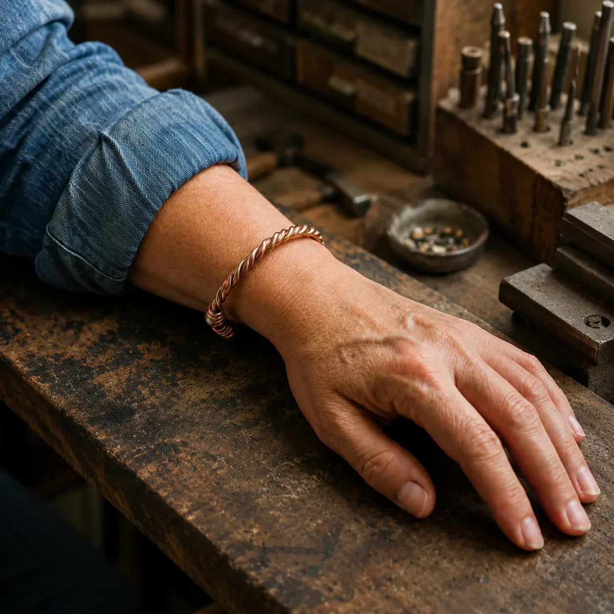 Pulsera de cobre del río