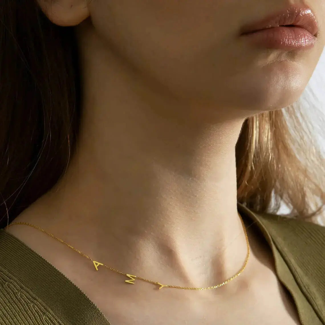 Collar personalizado con iniciales laterales