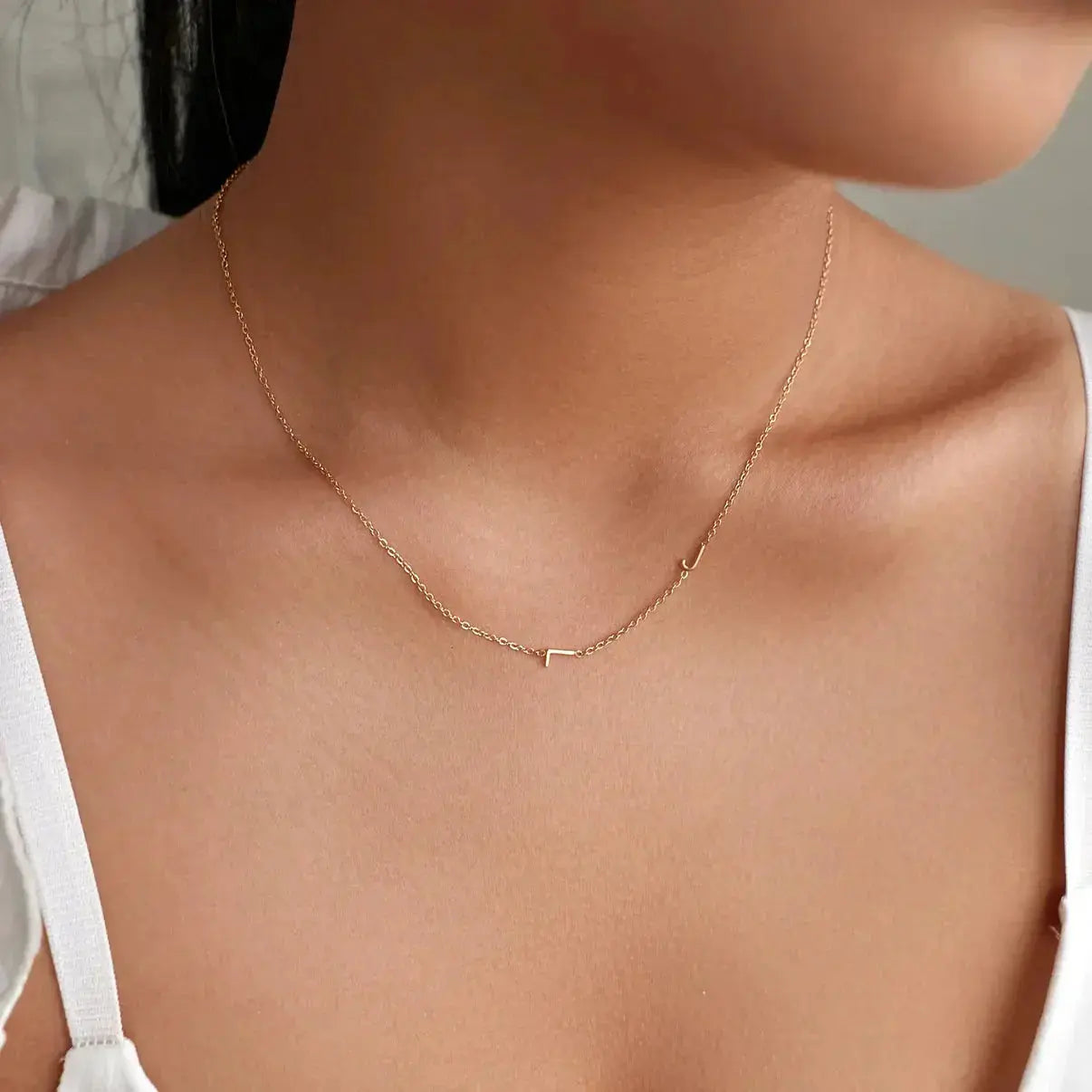 Collar personalizado con iniciales laterales