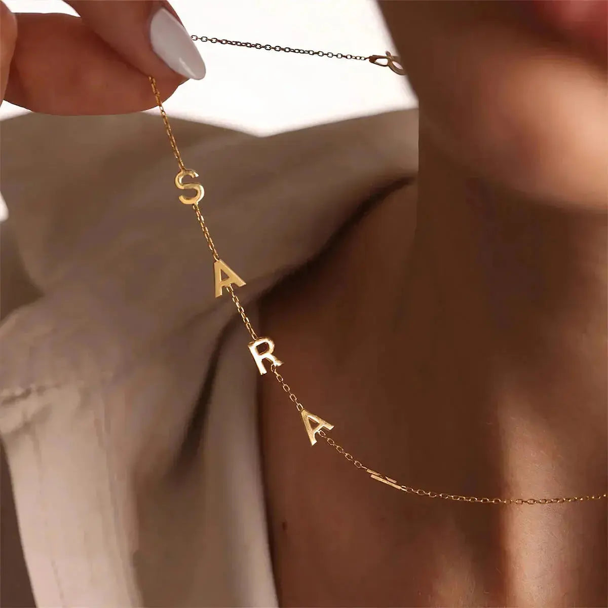 Collar personalizado con iniciales laterales
