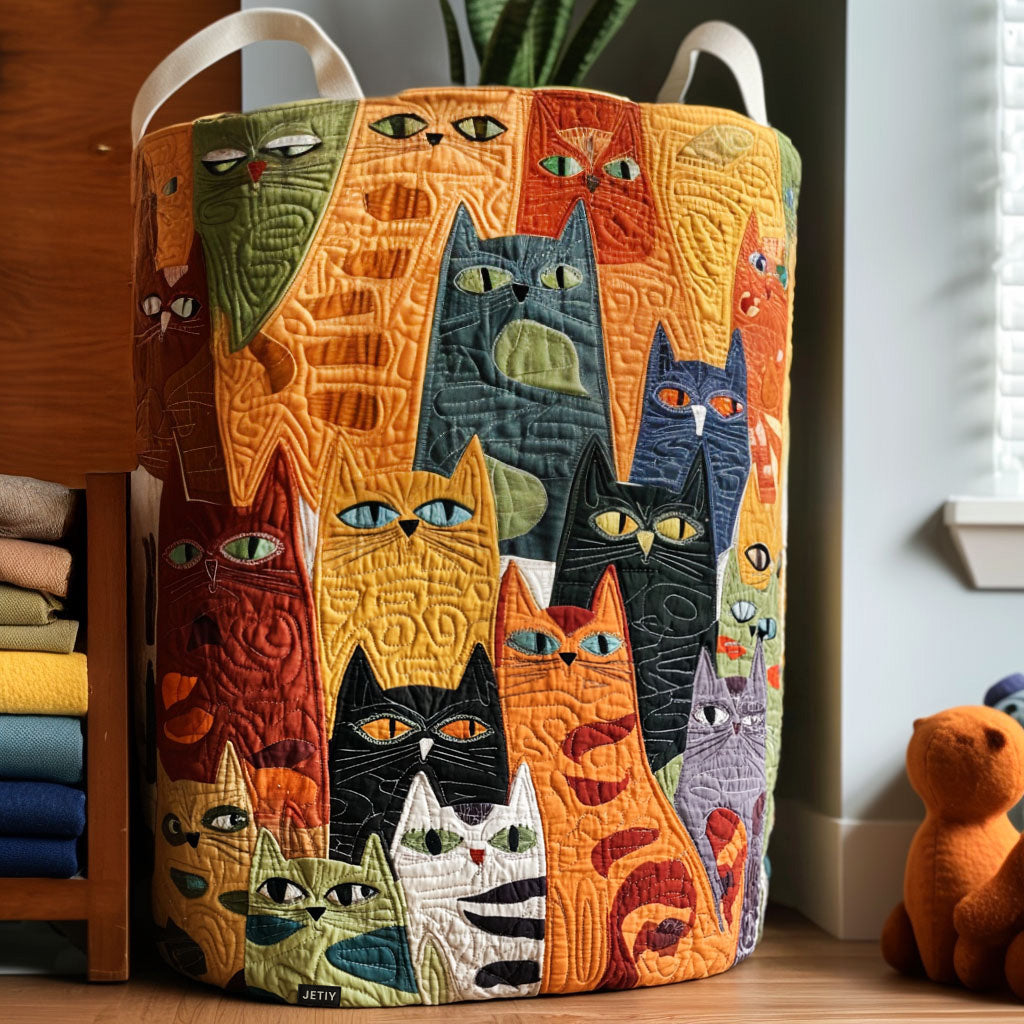 Panier rembourré avec une bande de chats
