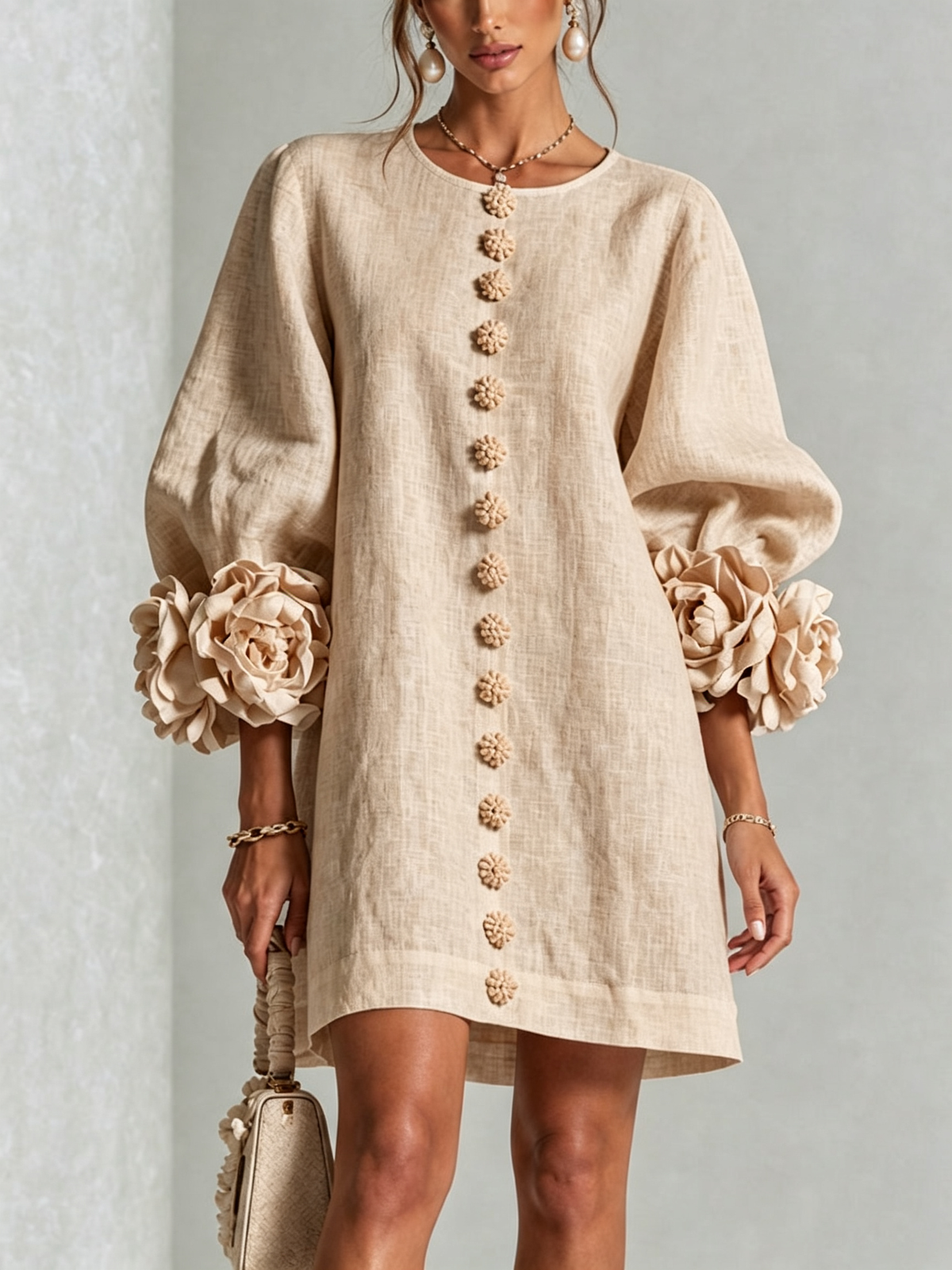 Mini-robe florale boutonnée avec poignets floraux originaux