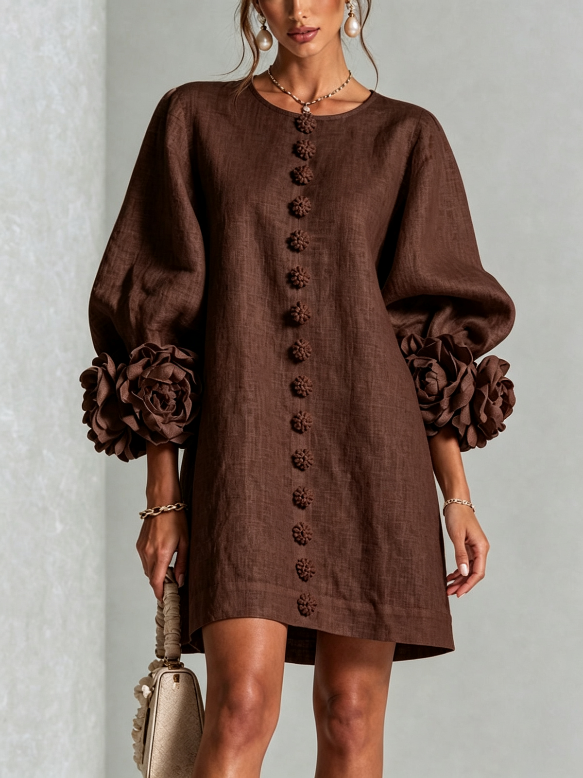 Mini-robe florale boutonnée avec poignets floraux originaux