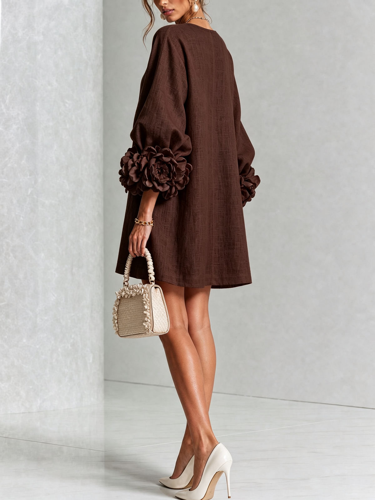 Mini-robe florale boutonnée avec poignets floraux originaux