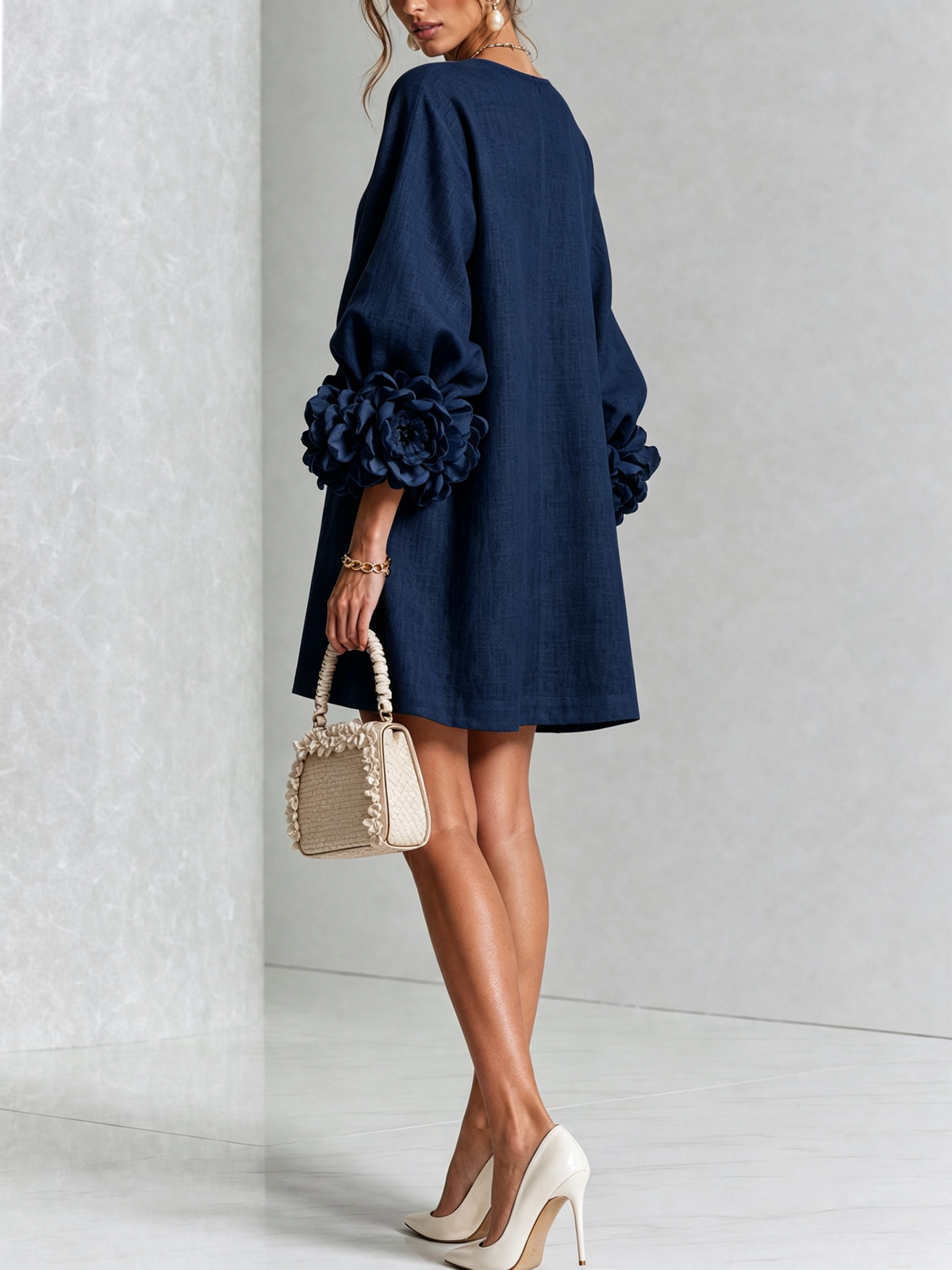 Mini-robe florale boutonnée avec poignets floraux originaux