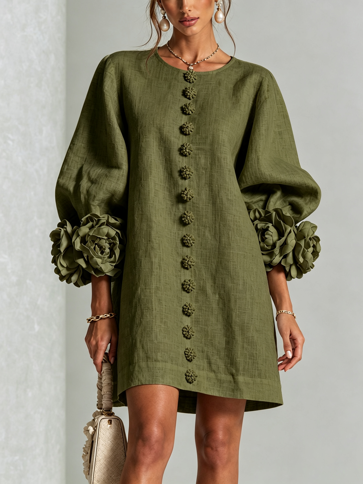 Mini-robe florale boutonnée avec poignets floraux originaux