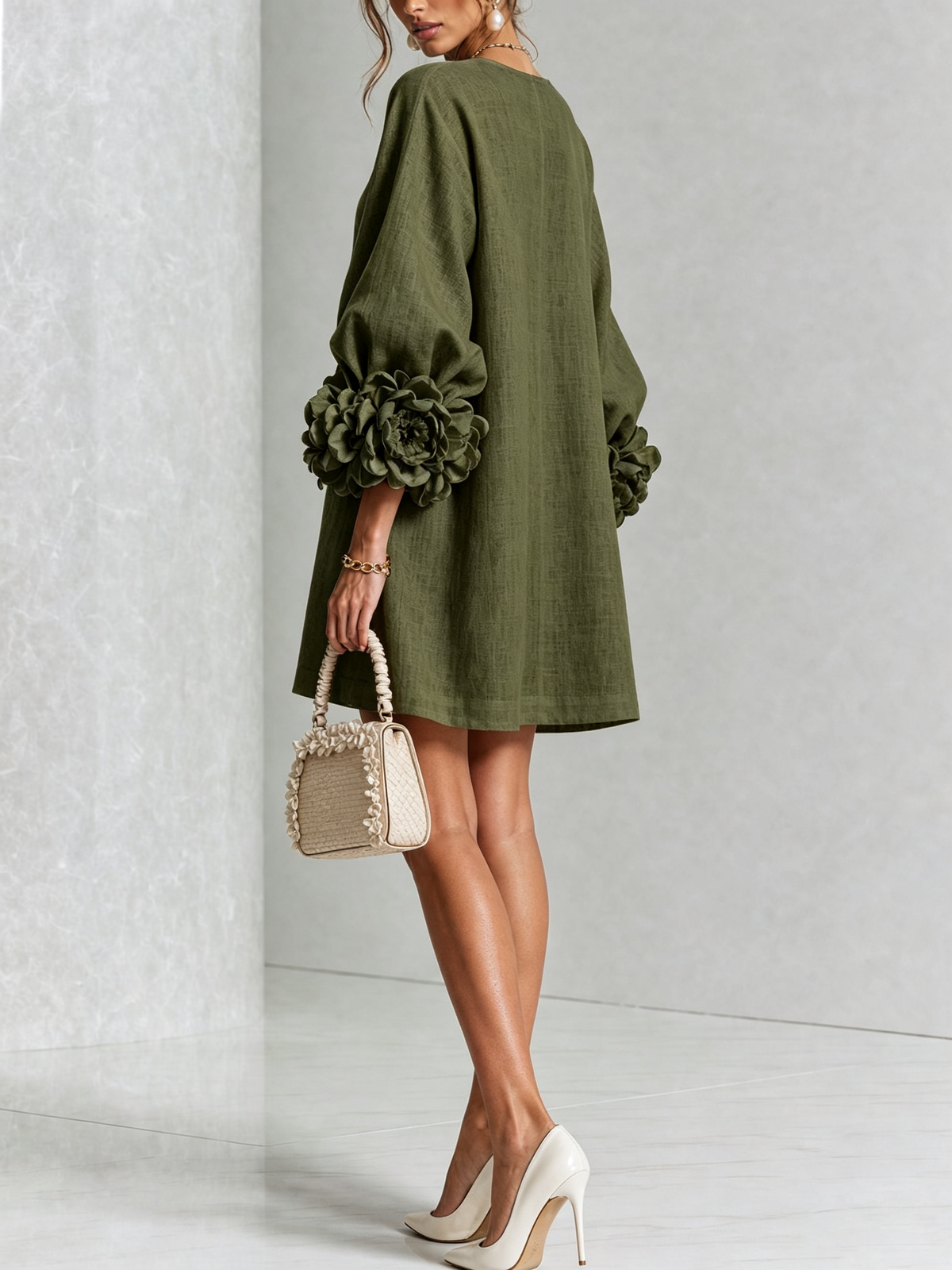 Mini-robe florale boutonnée avec poignets floraux originaux