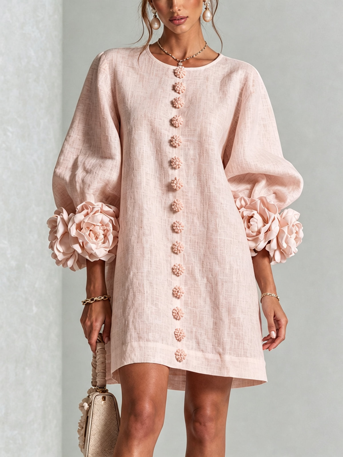 Mini-robe florale boutonnée avec poignets floraux originaux