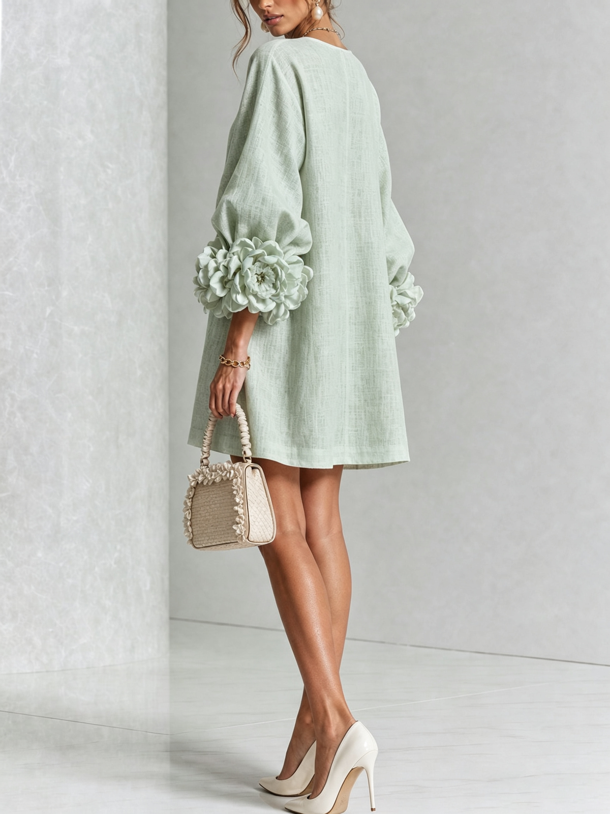Mini-robe florale boutonnée avec poignets floraux originaux