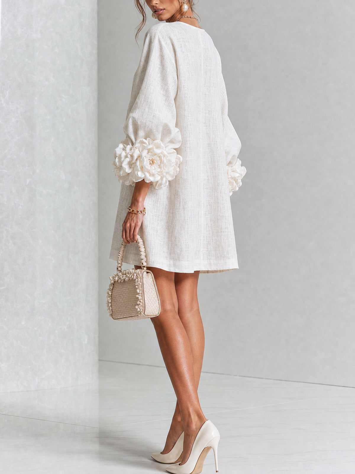 Mini-robe florale boutonnée avec poignets floraux originaux