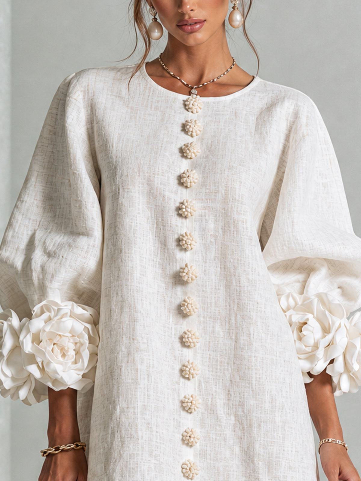 Mini-robe florale boutonnée avec poignets floraux originaux
