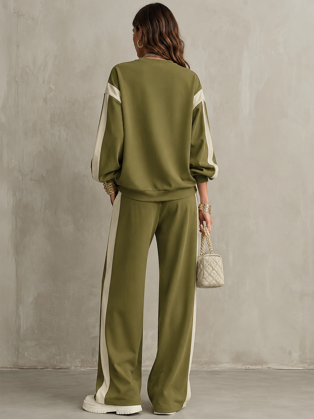 SONIA | Ensemble décontracté vert olive avec sweat-shirt à col rond et pantalon large à cordon de serrage