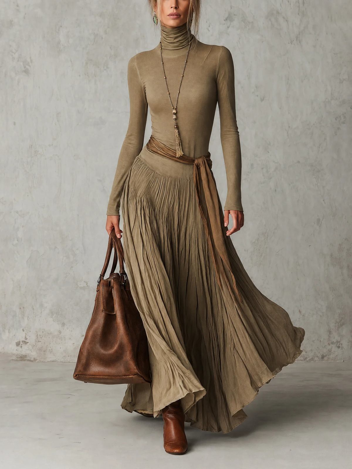 JULIE - Robe maxi plissée élégante à col montant et manches longues avec lien à la taille