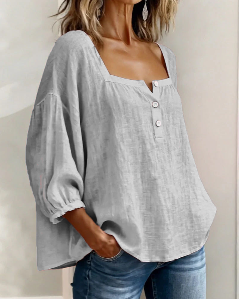 Amelia: blusa sencilla con cuello cuadrado y mangas largas