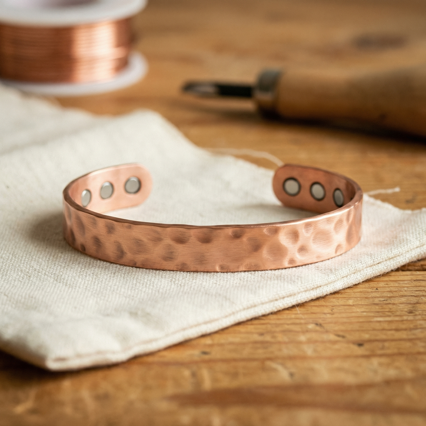 Pulsera de cobre con piedra imán