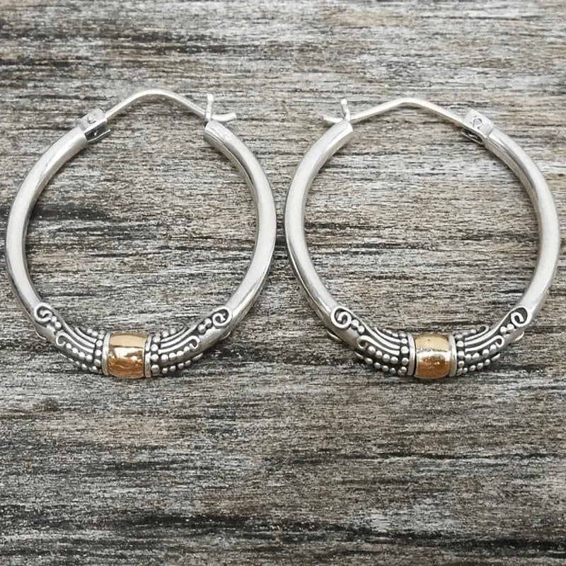 Aros de plata vintage con diseño tallado
