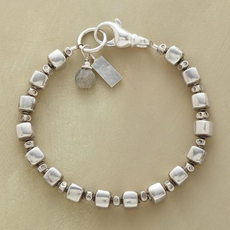 Pulsera de plata vintage con cuentas cúbicas