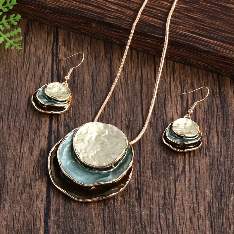 Conjunto de piedras azules en capas vintage (collar y pendientes)